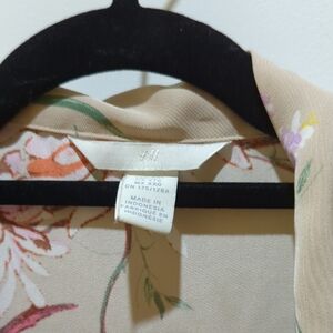 H&M Beige Floral Top